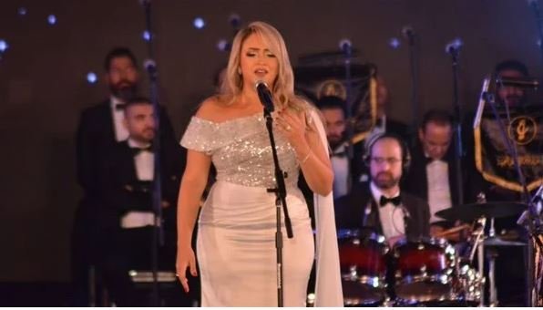 سارة سحاب تطرح كليب "إحساس مختلف" بتوقيع بتول عرفة سارة سحاب تطرح كليب "إحساس مختلف" بتوقيع بتول عرفة