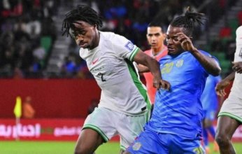 تفاصيل مشادة مدرب نيجيريا ولاعبي الكونغو بسبب "السحر"