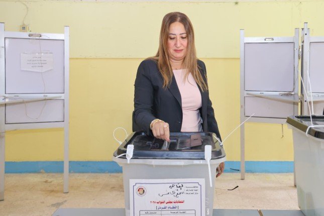 رئيس البريد المصري تُدلي بصوتها في انتخابات مجلس النواب 2025 رئيس البريد المصري تُدلي بصوتها في انتخابات مجلس النواب 2025