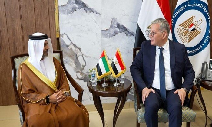 مصر و الإمارات تبحثان تعزيز التعاون في قطاع البترول والغاز
