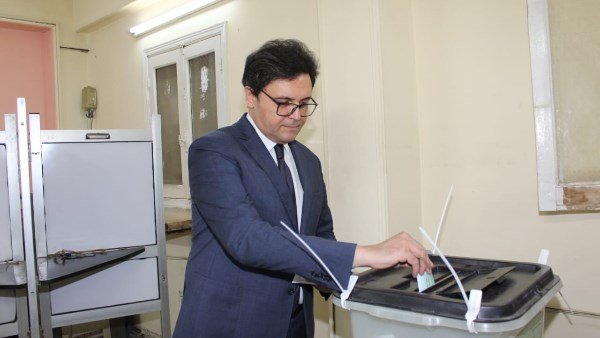 مصر.. وزير الثقافة يدلي بصوته في انتخابات مجلس النواب