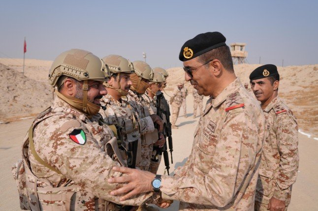 زيارة تفقدية لرئيس الأركان الكويتي إلى لواء صالح المحمد الآلي (94)