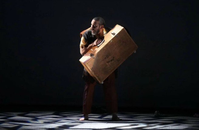 المسرحية القطرية "ماسح الأحذية" تحصد جائزتين في مهرجان الكويت الدولي للمونودراما