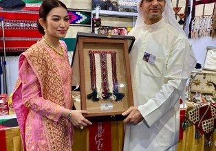 دولة الكويت تشارك في السوق الخيري لنادي النساء الدولي في إندونيسيا