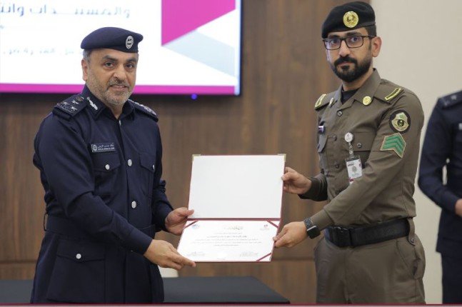 الداخلية القطرية تختتم دورة تدريبية حول مهارات كشف التزوير في الوثائق والمستندات وانتحال الشخصية الداخلية القطرية تختتم دورة تدريبية حول مهارات كشف التزوير في الوثائق والمستندات وانتحال الشخصية