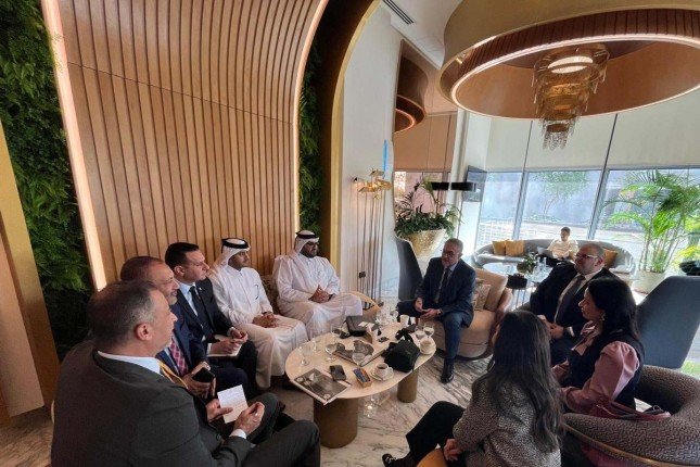 مصر تروج للاستثمارات فى قطر.. .الطاقة الجديدة والمتجددة تتصدر المباحثات مصر تروج للاستثمارات فى قطر.. .الطاقة الجديدة والمتجددة تتصدر المباحثات