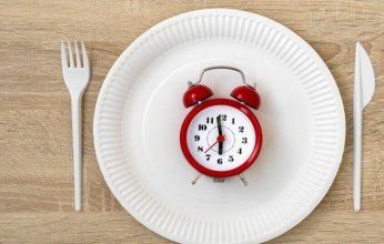 دراسة تحذر: الصوم المتقطع يخفض الوزن لكنه قد يسبب فقدان العضلات