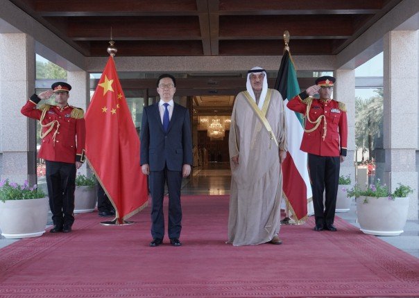 ولي العهد الكويتي يستقبل نائب الرئيس الصيني بمناسبة زيارته الرسمية للبلاد