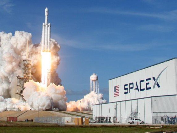 "سبيس إكس" الأمريكية تطلق مجموعة جديدة من أقمار ستارلينك إلى الفضاء "سبيس إكس" الأمريكية تطلق مجموعة جديدة من أقمار ستارلينك إلى الفضاء