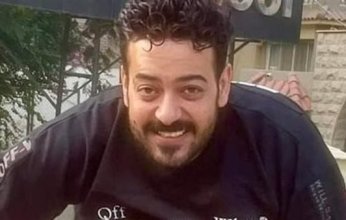 مصطفى كامل نقيب الموسيقين وحمادة الليثي في انتظار جثمان إسماعيل الليثي