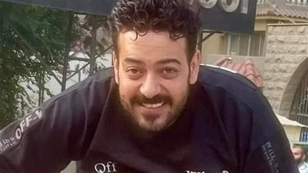 مصطفى كامل نقيب الموسيقين وحمادة الليثي في انتظار جثمان إسماعيل الليثي