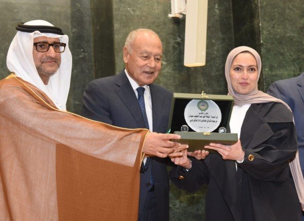 الجامعة العربية تكرم الكويتية شيخة سعيدان كأفضل اختصاصي وفني في المؤسسات الأرشيفية العربية