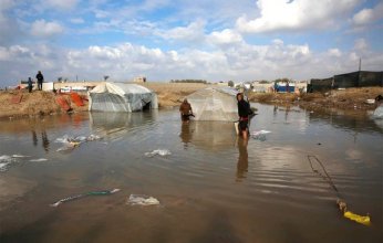 الأزمة مستمرة رغم الهدنة.. أمطار غزيرة تغرق خيام النازحين في غزة وتفاقم معاناة الأسر الفلسطينية