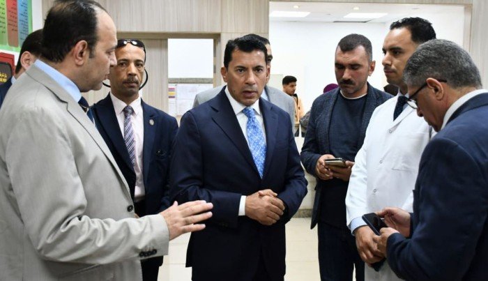 مصر.. وزير الشباب يطمئن على حالة مصابي حادث طريق "القاهرة - العين السخنة" مصر.. وزير الشباب يطمئن على حالة مصابي حادث طريق "القاهرة - العين السخنة"