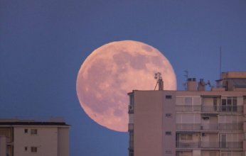 ليلة الأربعاء.. السماء تترقب أضخم قمر عملاق في 2025.. ما التفاصيل