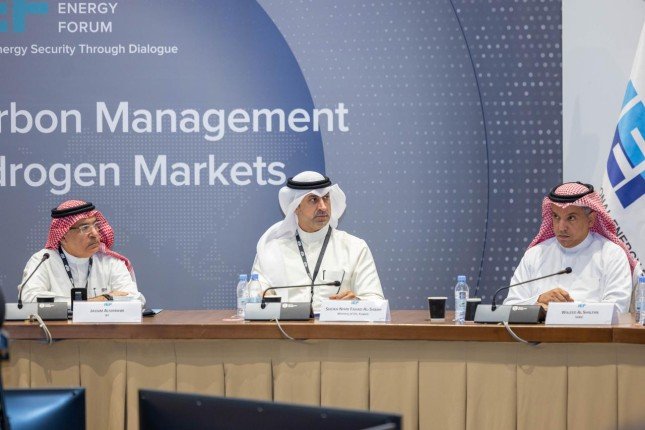 وكيل (النفط) الكويتي: استعرضنا التجربة الريادية الكويتية في إدارة الكربون والتحول الرقمي خلال اجتماع منتدى الطاقة الدولي وكيل (النفط) الكويتي: استعرضنا التجربة الريادية الكويتية في إدارة الكربون والتحول الرقمي خلال اجتماع منتدى الطاقة الدولي