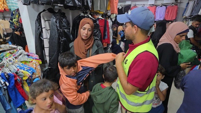 نماء الخيرية الكويتية تنفذ مشروع كسوة الأطفال والأيتام جنوب قطاع غزة