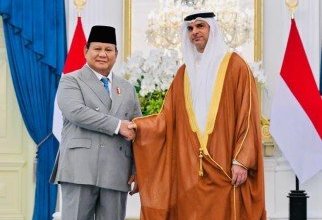 سفير دولة الكويت لدى إندونيسيا يقدم أوراق اعتماده إلى رئيس الجمهورية