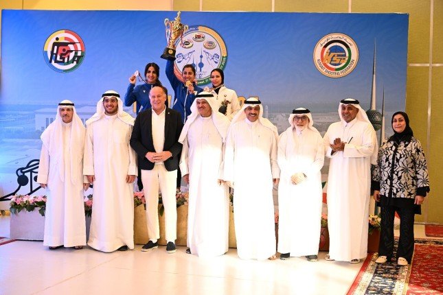 الكويت تفوز بخمس ميداليات متنوعة في مسابقة "تراب" ضمن بطولة الكويت الآسيوية للرماية الكويت تفوز بخمس ميداليات متنوعة في مسابقة "تراب" ضمن بطولة الكويت الآسيوية للرماية