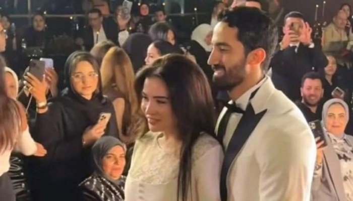 شاهد.. مي عز الدين تتألق في أول ظهور رسمي مع زوجها أحمد تيمور