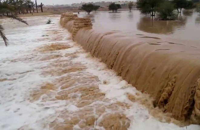 مصر.. سيول عنيفة تجتاح منطقتين بمحافظة البحر الأحمر دون خسائر في الأرواح (فيديو)