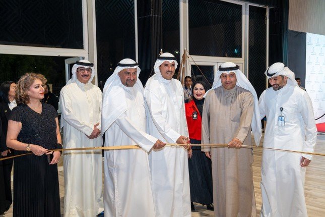 الكويت.. محافظ الأحمدي: الفنون التشكيلية والتطبيقية تعزز الهوية الوطنية وتبرز ملامح المجتمع