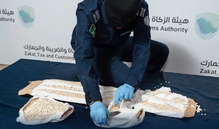 الجمارك السعودية تحبط تهريب أكثر من 5 ملايين قرص «كبتاغون» الجمارك السعودية تحبط تهريب أكثر من 5 ملايين قرص «كبتاغون»