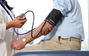 علاج حراري منزلي يُظهر نتائج واعدة في خفض ضغط الدم لدى كبار السن