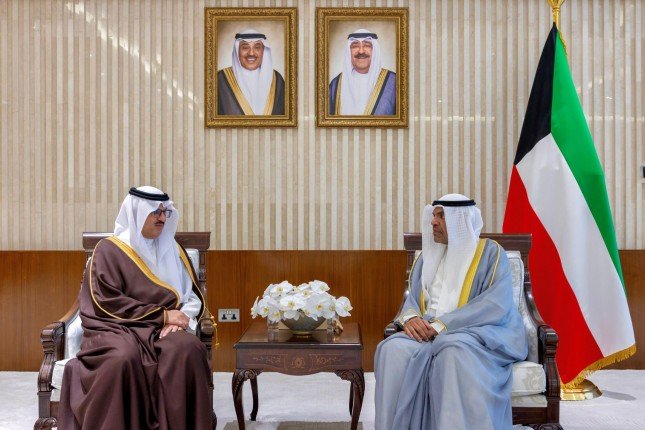وزير الخارجية الكويتي يتسلم رسالة خطية من نظيرة السعودي تتصل بالعلاقات المتينة التي تربط البلدين