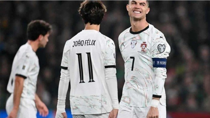 "تصرفه مسرحية".. صحيفة برتغالية تفتح النار على رونالدو "تصرفه مسرحية".. صحيفة برتغالية تفتح النار على رونالدو