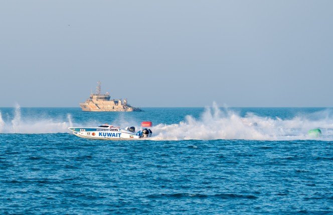 انطلاق منافسات الجولة الثانية من بطولة العالم للزوارق السريعة 2025 لفئة (X CAT) بالكويت