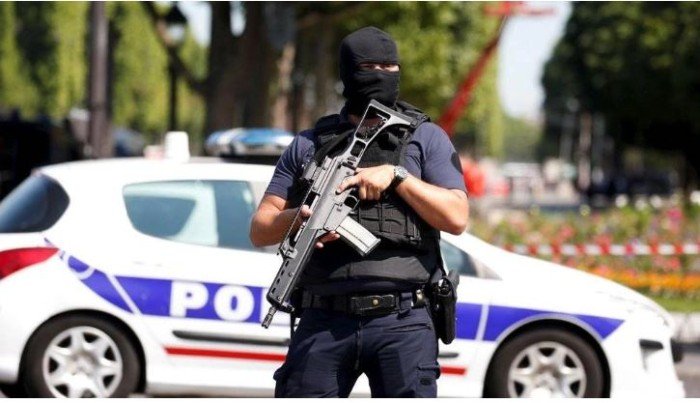 بقيمة 1، 2 مليون دولار.. سرقة مجوهرات في فرنسا بقيمة 1، 2 مليون دولار.. سرقة مجوهرات في فرنسا