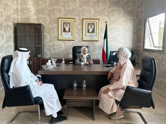 الكويت.. الحويلة تتفقد سير العمل في الأعلى للأسرة وتؤكد أهمية تعزيز الروابط الأسرية الكويت.. الحويلة تتفقد سير العمل في الأعلى للأسرة وتؤكد أهمية تعزيز الروابط الأسرية