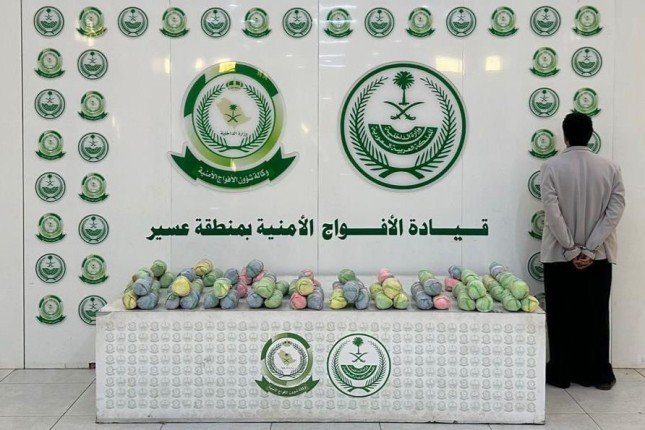 ضبط شخص لترويجه كمية من نبات القات المخدر بعسير