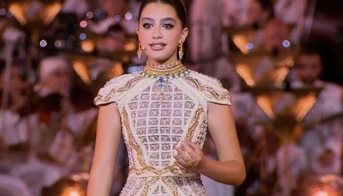 من هي ياسمينا العبد؟ الفتاة التي خطفت الأنظار في حفل افتتاح المتحف المصري الكبير من هي ياسمينا العبد؟ الفتاة التي خطفت الأنظار في حفل افتتاح المتحف المصري الكبير