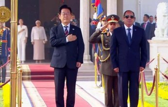 بث مباشر.. الرئيس السيسي وقرينته يستقبلان رئيس كوريا الجنوبية وحرمه