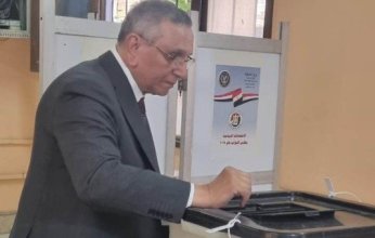مصر.. رئيس حزب الوفد يدلي بصوته في لجنة مدرسة "بدر" بالدقي