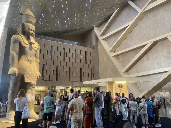 اقبال كبير على زيارة المتحف الكبير.. ونفاذ التذاكر لليوم الثانى على التوالى