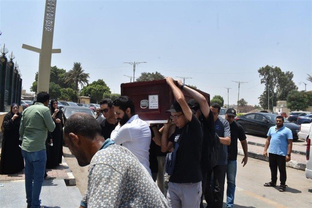 بالصور.. تشييع جنازة زوجة حسن العدل ظهر اليوم من مسجد السيدة نفيسة بالصور.. تشييع جنازة زوجة حسن العدل ظهر اليوم من مسجد السيدة نفيسة