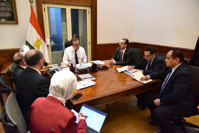 مصر.. وزير الصحة يبحث آليات تطبيق قانون المسؤولية الطبية مصر.. وزير الصحة يبحث آليات تطبيق قانون المسؤولية الطبية