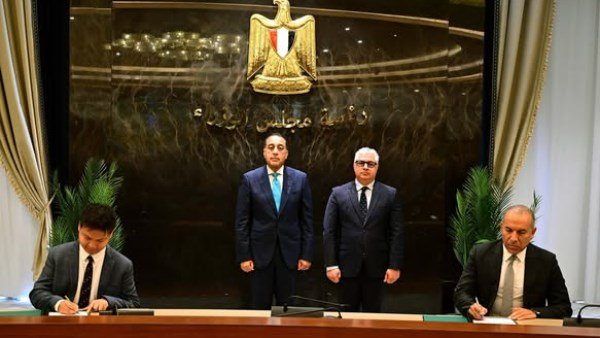 رئيس الوزراء يشهد توقيع عقد إنشاء مجمع متكامل للصناعات الكيميائية الفوسفاتية
