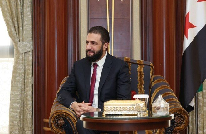 بريطانيا ترفع العقوبات عن الرئيس السوري أحمد الشرع ووزير داخليته بريطانيا ترفع العقوبات عن الرئيس السوري أحمد الشرع ووزير داخليته