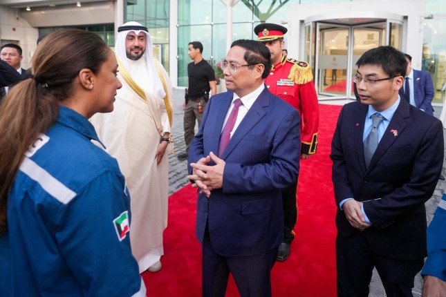 رئيس وزراء فيتنام يزور مصفاة الزور ويلتقي الرئيس التنفيذي لشركة البترول الوطنية الكويتية رئيس وزراء فيتنام يزور مصفاة الزور ويلتقي الرئيس التنفيذي لشركة البترول الوطنية الكويتية