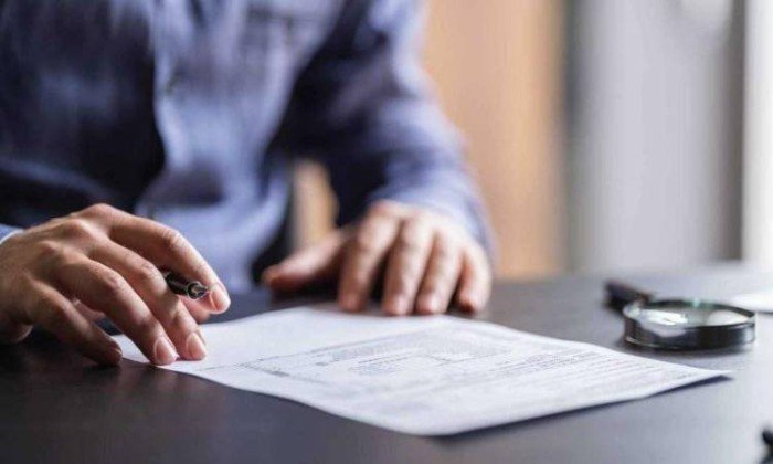 رجل روسي يغير اسمه مرة كل عام.. والسبب صادم؟