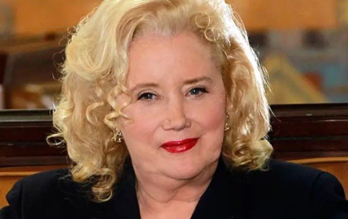 وفاة الممثلة الأمريكية سالي كيركلاند عن 84 عامًا
