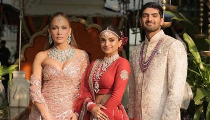 جينيفر لوبيز تتقاضى أجرًا خياليًا لحفل زفاف ملياردير هندي جينيفر لوبيز تتقاضى أجرًا خياليًا لحفل زفاف ملياردير هندي