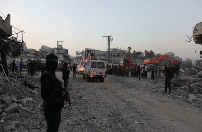 "سرايا القدس" و"كتائب القسام" تعلنان تسليم رفات أسير إسرائيلي ضمن مسار صفقة التبادل