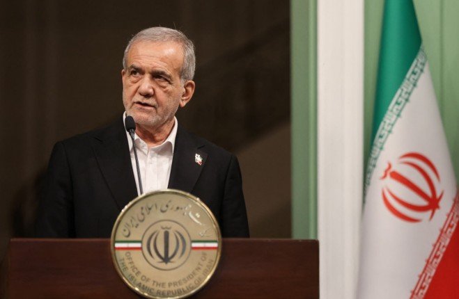 إيران تحذف 4 أصفار من عملتها بمرسوم رئاسي