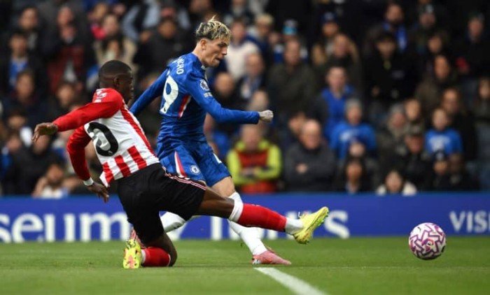 بث مباشر.. مشاهدة مباراة بيرنلي وتشيلسي في الدوري الإنجليزي