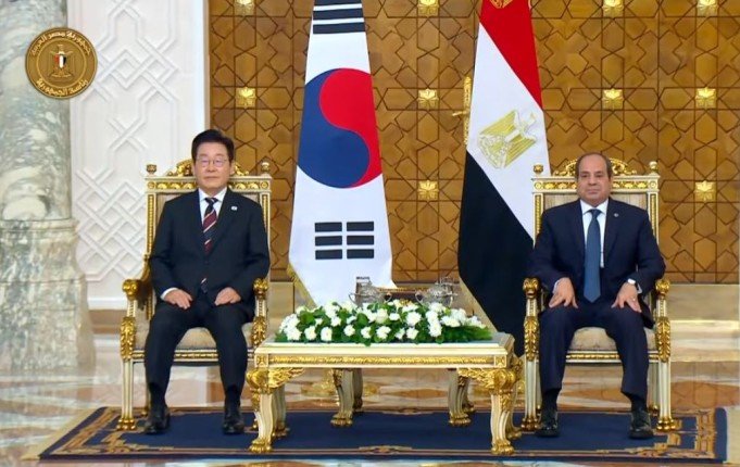 الرئيس السيسي ونظيره الجنوب كوري يؤكدان ضرورة الحفاظ على وحدة وسيادة عدد من دول المنطقة الرئيس السيسي ونظيره الجنوب كوري يؤكدان ضرورة الحفاظ على وحدة وسيادة عدد من دول المنطقة